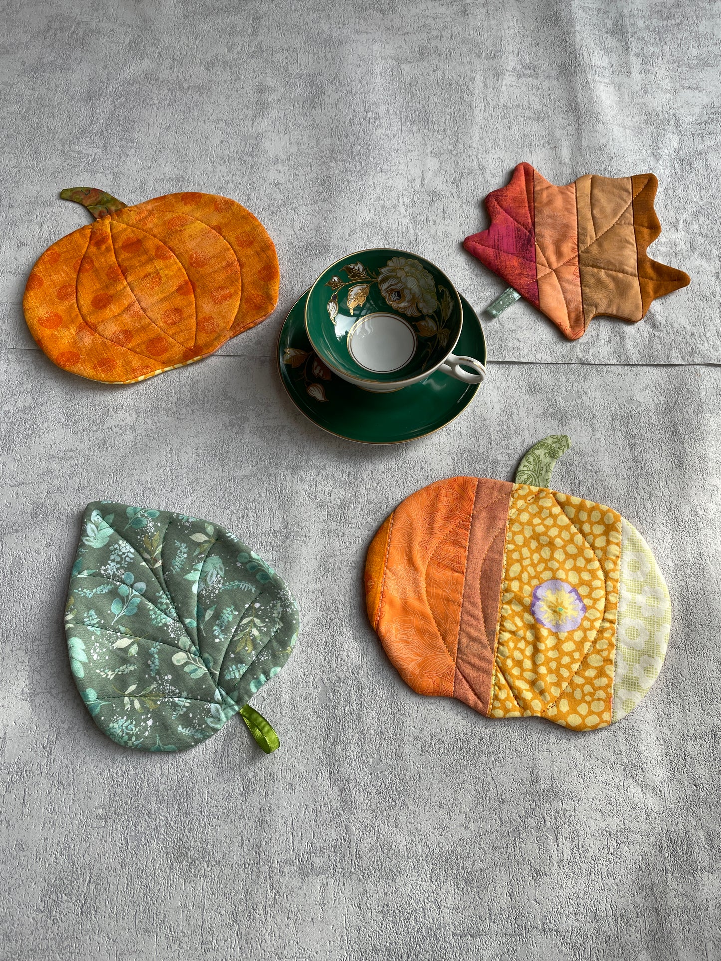 Herbstliche Untersetzer (Mug Rugs) als Dekoration nähen, Schablonenset