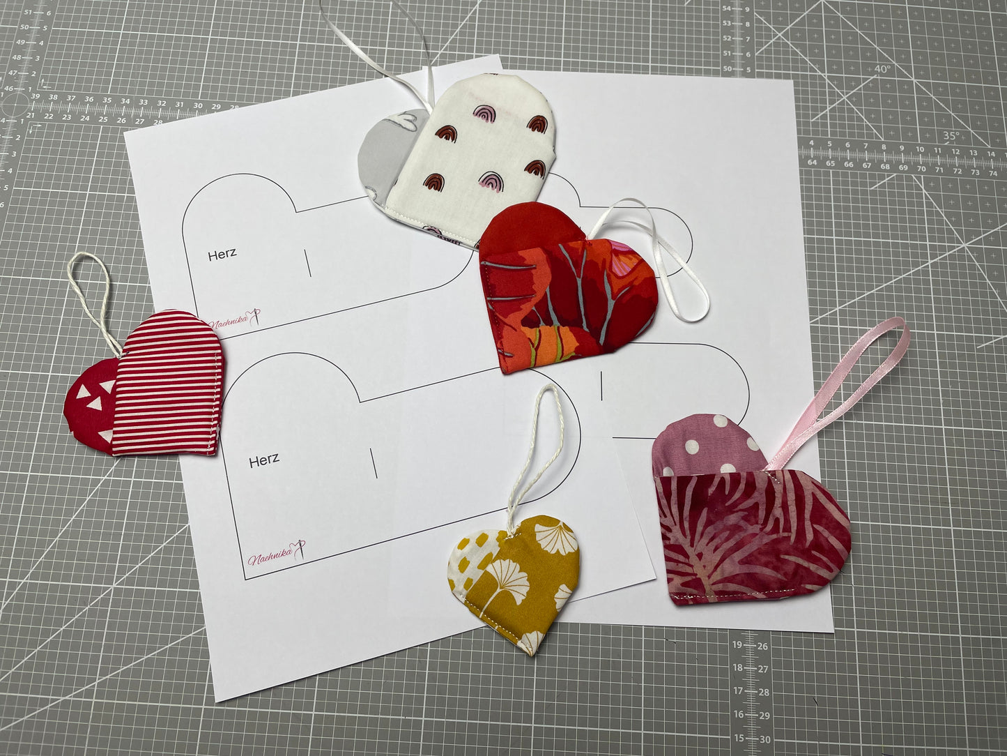 Herzen in vier Größen, Schablonenset