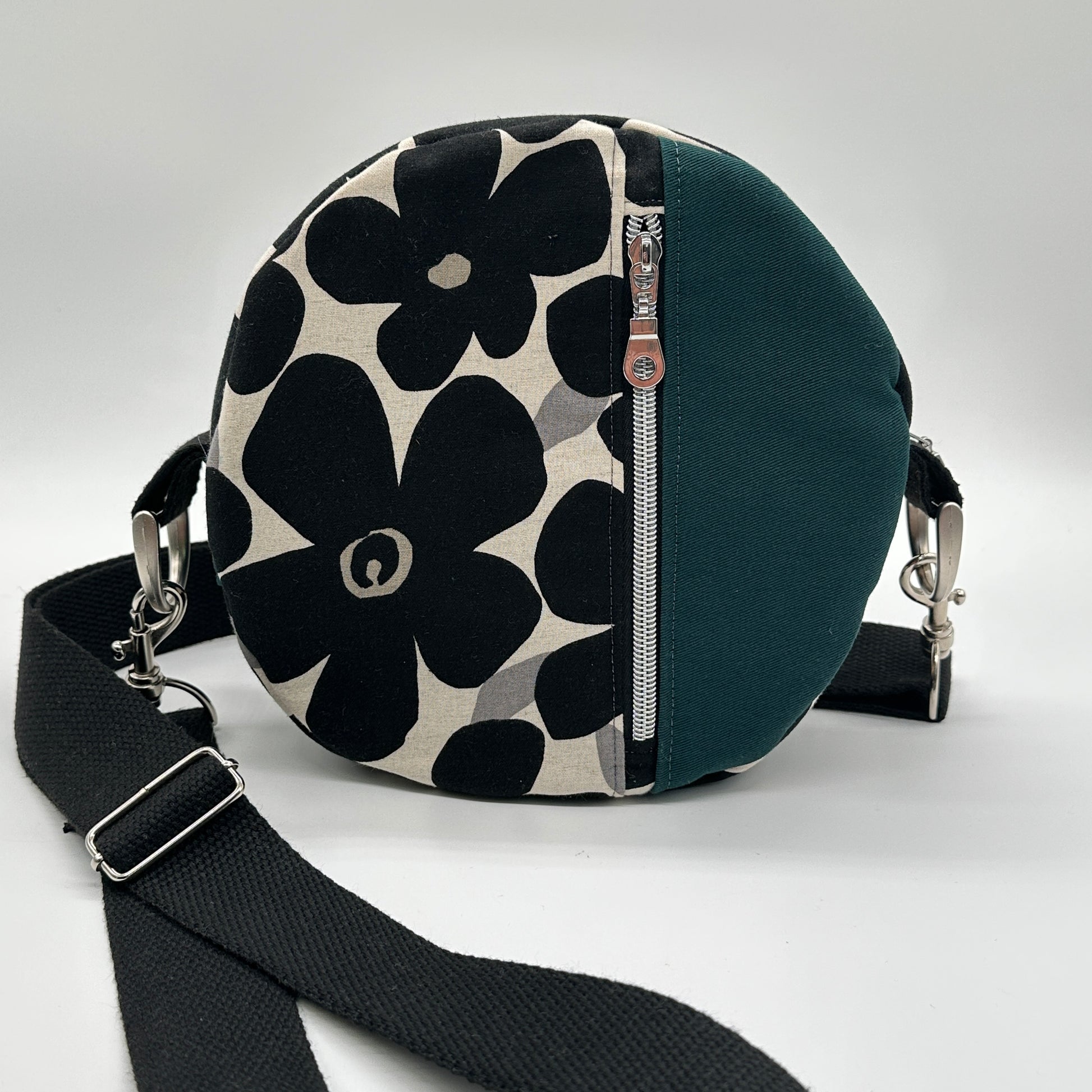 Runde Tasche nähen – Crossbodybag mit Reißverschluss – Nähnika