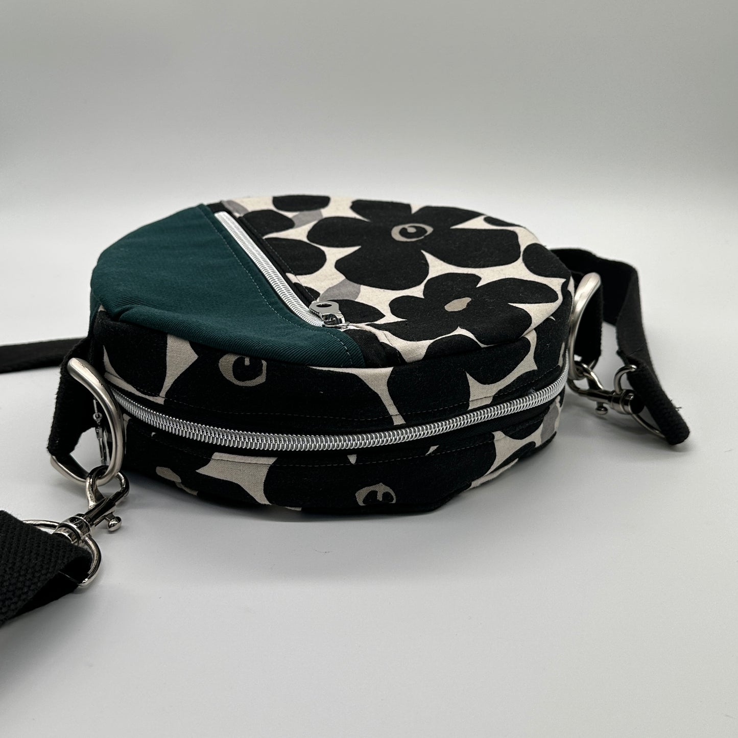 Runde Tasche nähen – Crossbodybag mit Reißverschluss