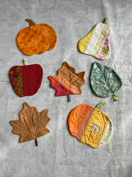 5 herbstliche Untersetzer (Mug Rugs), Nähanleitung inkl. Schablonen